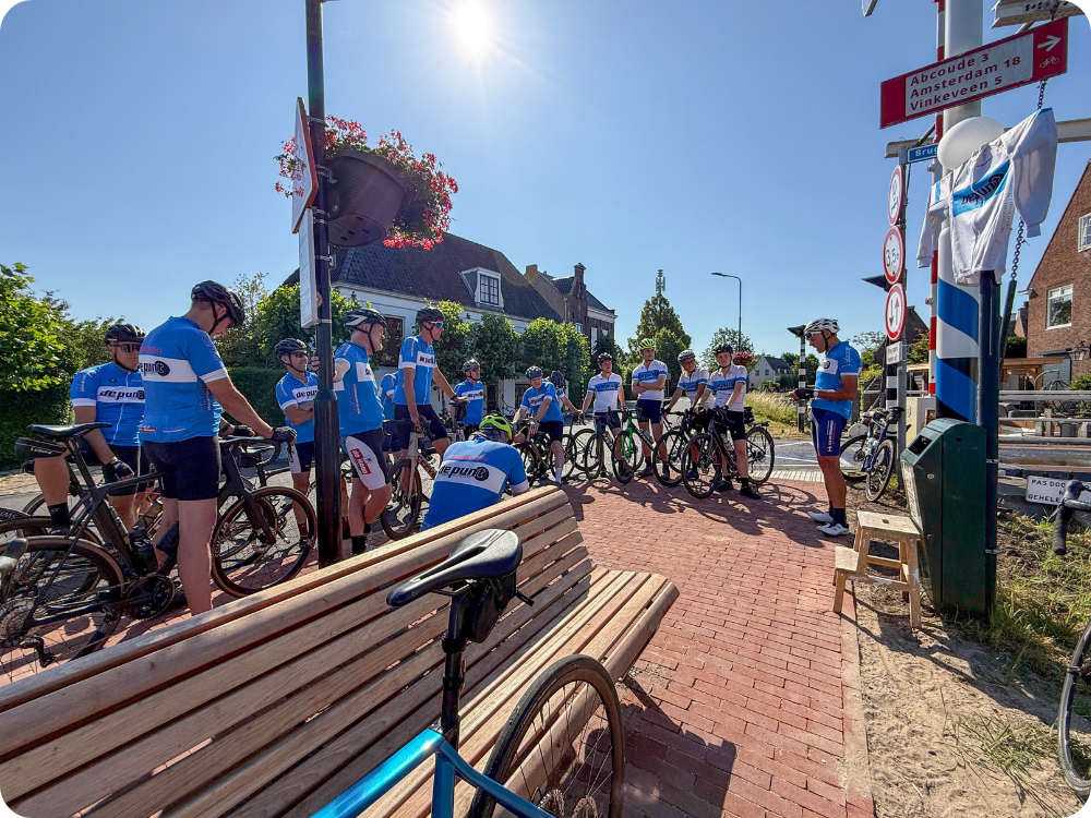 Donateursreis in Baglung, Nepal waar donateurs zitten voor het Baglung ziekenhuis